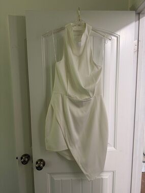 Elliatt Ivory High-Low Sleeveless Dress